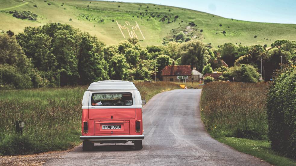 vvw camper in front of cern abbas